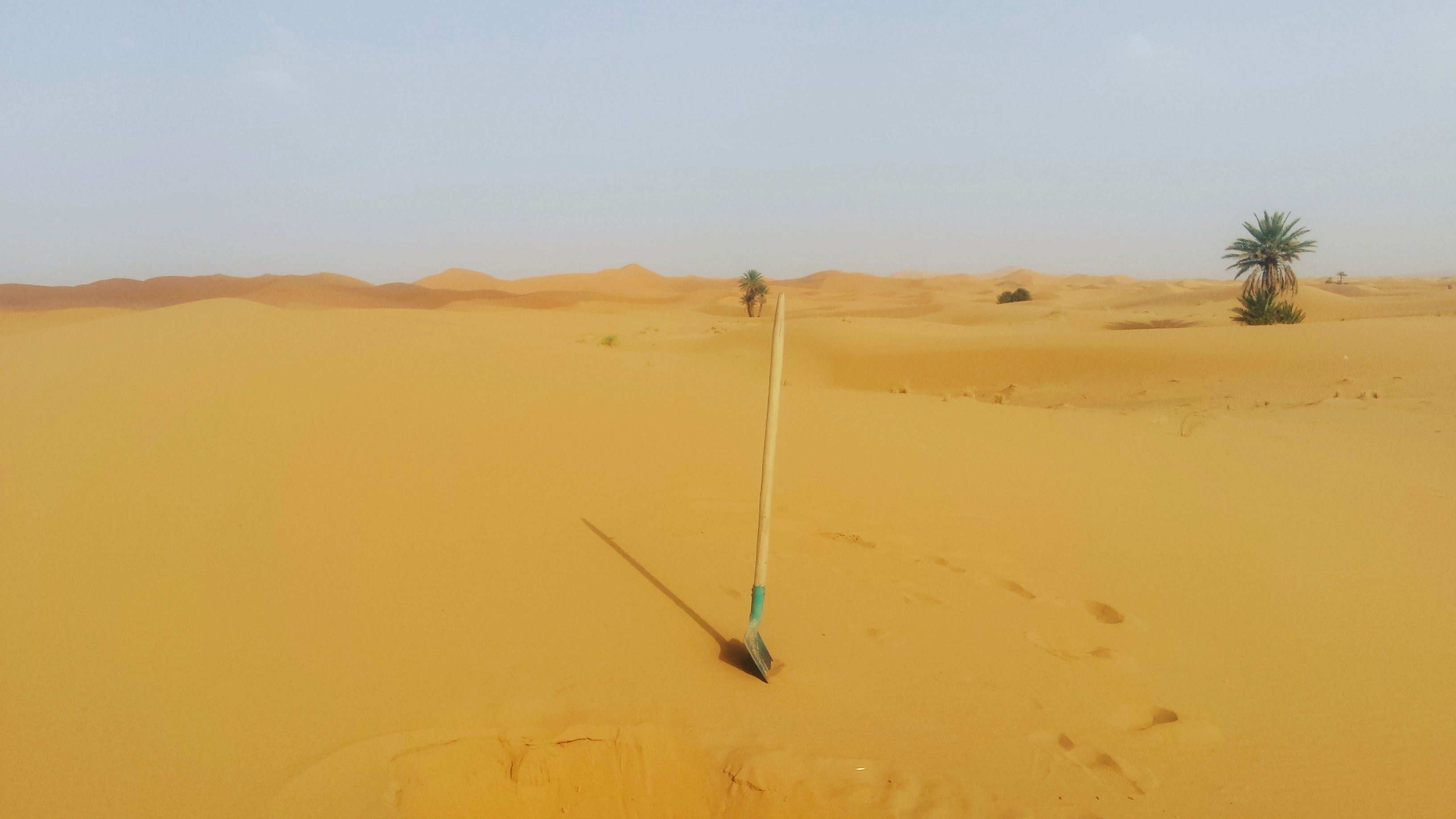 Les Dunes de sable a Merzouga, endroit ideal pour faire un bain de sable